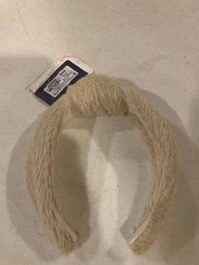Universal Thread Plush Faux Fur Headband in Beige-Cream